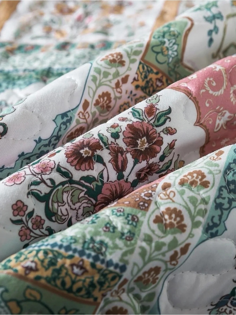 NEW Anthro Multicolor Patchwork Floral Boho Queen / King Bedding Quilt Sham Set